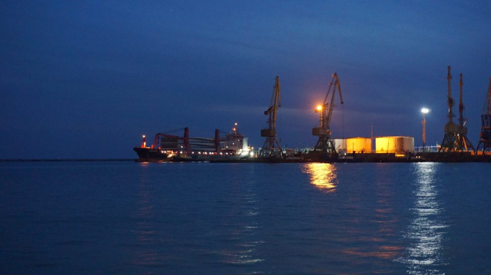 Захваченный порт в Бердянске оккупанты используют для доставки тяжелой техники