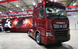 Експерт із РФ: санкції доб'ють КамАЗ, єдина альтернатива – китайські вантажівки