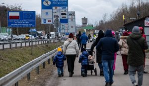 КМУ: громадяни можуть отримати пряму консультацію щодо перетину західного кордону України