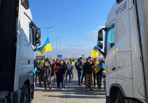 Дальнобойщики из РФ вернулись из Украины на родину, но без грузовиков