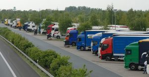 Вниманию водителей и перевозчиков! Две страны вводят ограничение на передвижение грузовиков в эти выходные