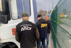 Житель Черновцов помогал псевдоводителям в выезде за границу