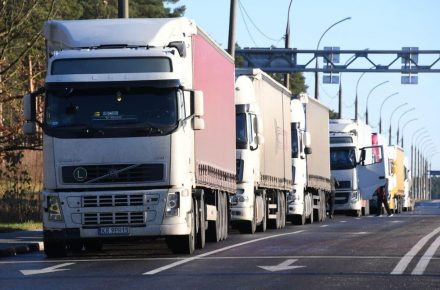 В министерствах РФ не могут определиться, вводить или нет санкции против перевозчиков из ЕС