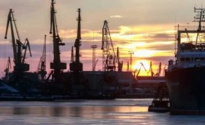 В Турции предложили вывозить украинское зерно из портов, не разминируя их