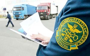 Інспектори «Укртрансбезпеки» затримали караван вантажівок із зерном та без документів
