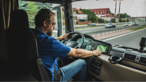 ЄС хоче змінити директиву про права водія, щоб залучити водіїв вантажівок з третіх країн