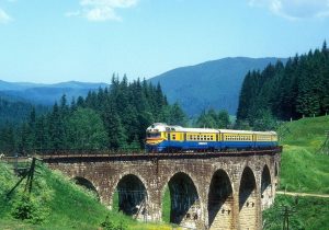 «Укрзалізниця» розпочинає ремонт залізничних колій від Рахова до кордону з Румунією