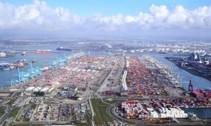 Порт Роттердам прекращает контейнерные перевозки с РФ