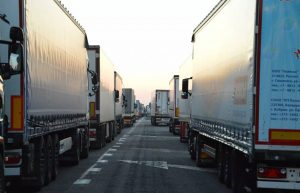 В РБ недовольны низкой пропускной способностью грузовиков в ПП «Мядининкай»