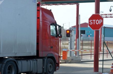 На Волинь з початку року ввезено 210 тис. тонн гуманітарних вантажів: митниця нагадала про правильне оформлення декларацій