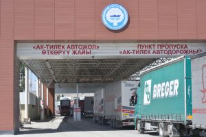 Казахстан дозволив ввезення вантажів з ЄС з використанням перечеплення/перевантаження, але з додатковими умовами