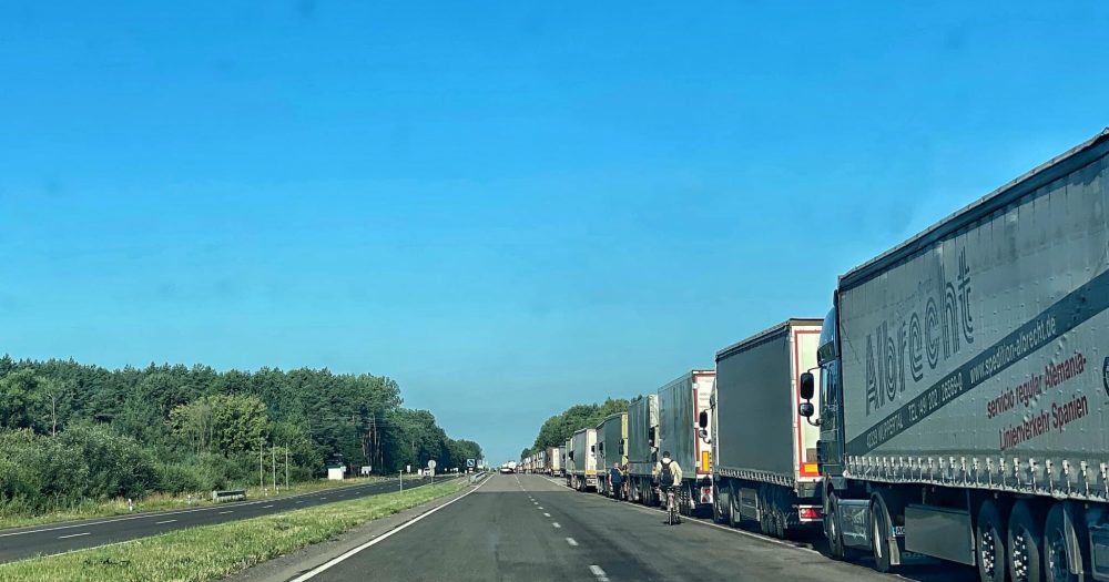 Україна вимагає від Польщі забезпечити перепустку через кордон 1000 вантажівок на добу