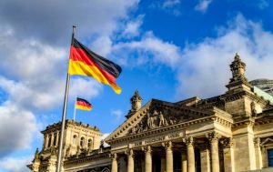 Німецький уряд прикривається обмеженнями, дозволяючи продаж акцій Гамбурзького порту