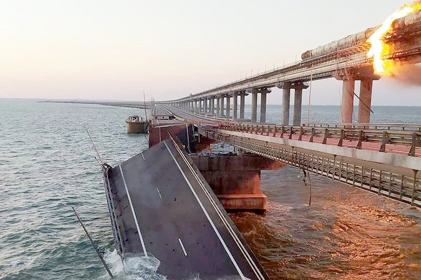 В РФ надеются восстановить Крымский мост за год