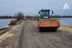 В Николаевской и Херсонской областях строят временные переправы для транспорта