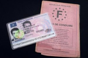 Франция празднует 100-летие водительских прав