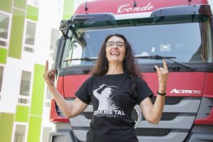 Испанская дальнобойщица считает дискриминацией преференции для женщин, приходящих в профессию