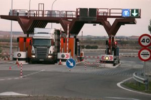 Власти Испании ввели ограничение на увеличение платы за проезд по дорогам на 2023 год