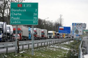 Польща: черга вантажівок на кордоні з Україною «розсмокталася»