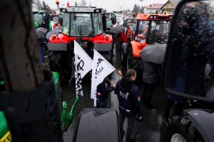 Польща: фермери перекрили дороги у Хелмі, щоб заблокувати вантажівки з України