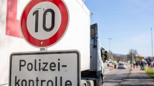 Німеччина: водій вантажівки заробив великий штраф, назвавши поліцейського "клоуном"