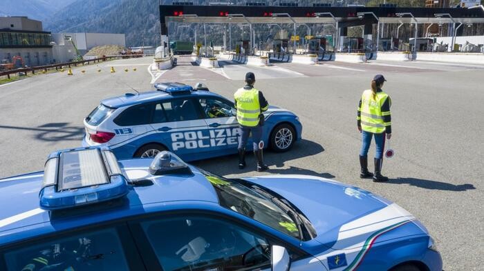 Италия: полиция расследует выдачу автошколой поддельных карт водителя
