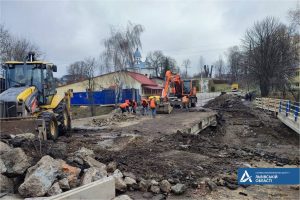 Во Львовской области перестраивают мост на дороге Т-14-04