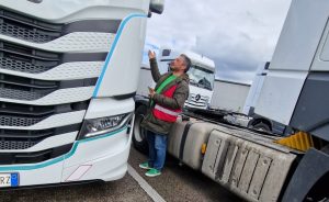 Германия: активисты продолжают информировать водителей грузовиков об их правах