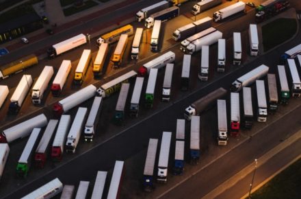 IRU: ЕС нуждается в более безопасной и надежной парковке грузовиков для защиты водителей и грузов