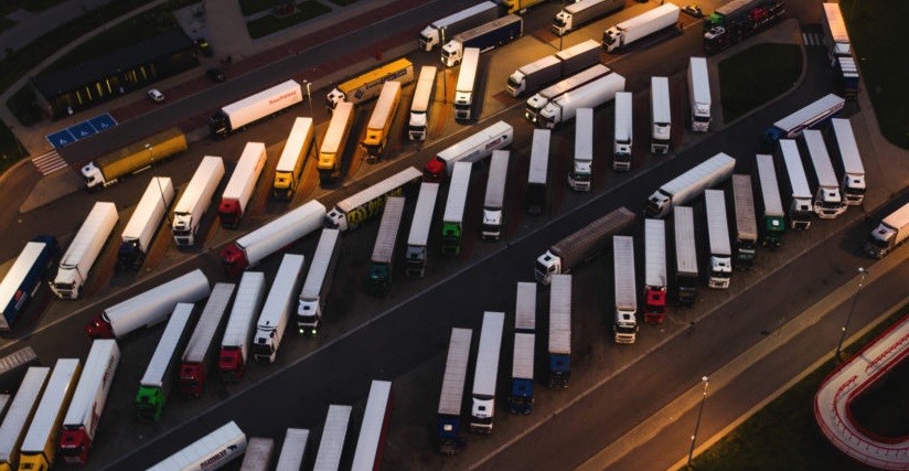 США: мешканці міст просять будувати паркування для вантажівок подалі від їхніх будинків