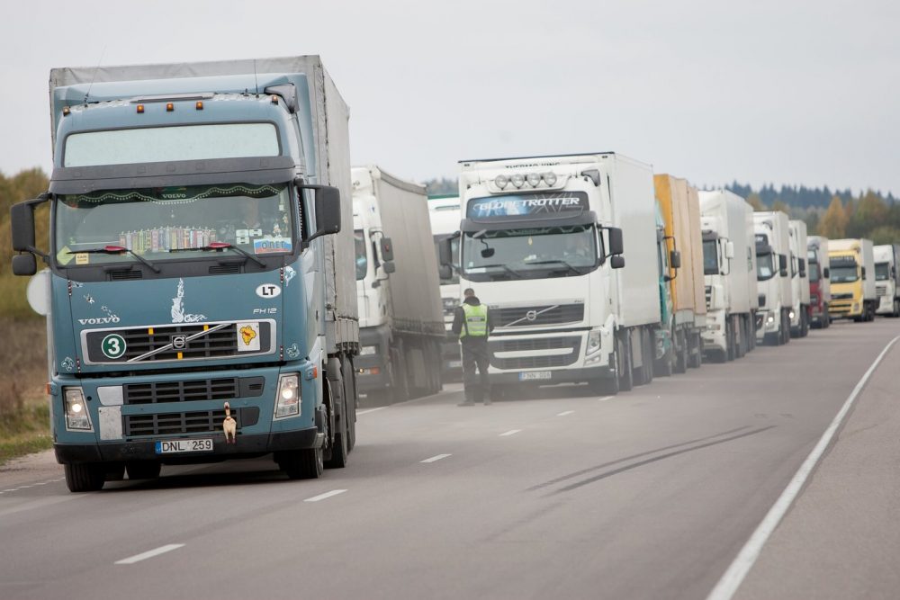 Держмитслужба: словацькі перевізники блокуватимуть вантажівки, які виїжджають з України