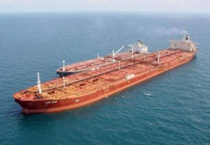 Експерти розповіли, як власники європейських танкерів наживаються на нафті з РФ