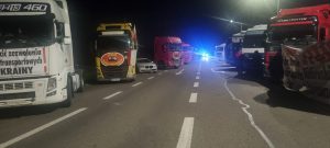 Протест польских дальнобойщиков: через ПП «Дорогуск» пропускают 5 грузовиков в час