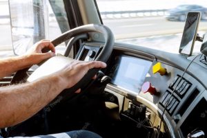 Польша: перевозчик незаконно нанял на работу 69 водителей из Украины