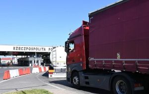 Влада Польщі запевняє, що у них немає проблем із чергами вантажівок на кордоні з Україною