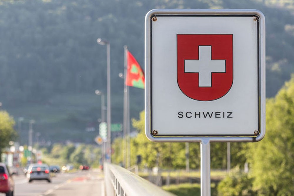У Швейцарії з початку літа починають впроваджувати цифрову обробку митних процедур