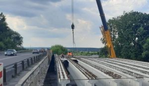 Продолжается реконструкция путепровода возле Львова