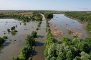 Из-за подрыва Каховской ГЭС вода затопила участки дорог государственного значения