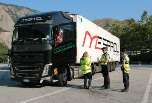 Франція: 45-годинний відпочинок у вантажівках двох румунських водіїв коштував їх роботодавцям більш ніж 5 тис. євро
