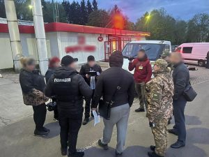Предприимчивый житель Кременца использовал систему «ШЛЯХ», чтобы перевозить военнообязанных за границу