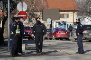 Хорватія: автошкола видавала права водіям вантажівок за хабарі