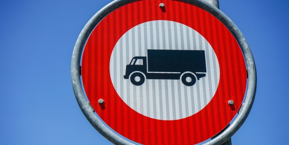 В Польше, Германии, Чехии и Словакии вводятся запреты на движение грузовиков