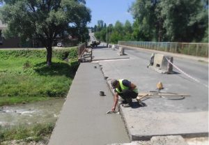 На Харьковщине и Ивано-Франковщине восстанавливают мосты