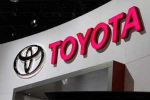 Toyota розробляє нову твердотільну батарею, яка заряджається за 10 хвилин