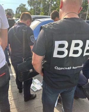 Таможенник организовал незаконный канал беспрепятственного ввоза техники из Молдовы в Украину