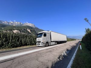 Акумуляторна вантажівка Mercedes-Benz успішно пройшла випробування в Альпах