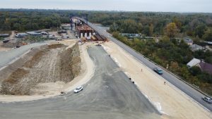 Продовжується будівництво одного з найбільших мостів через річку Десна