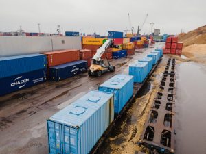 В Рижский порт прибыл первый зерновой контейнерный поезд, доставленный SIA ​​«LDZ CARGO» из Украины