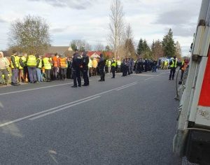 Рафал Меклер: протест поляков на границе с Украиной продолжается, в ответ украинские дальнобойщики организовали свою акцию