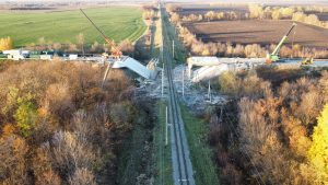 На Чернігівщині продовжують відновлювати шляхопровід через залізницю